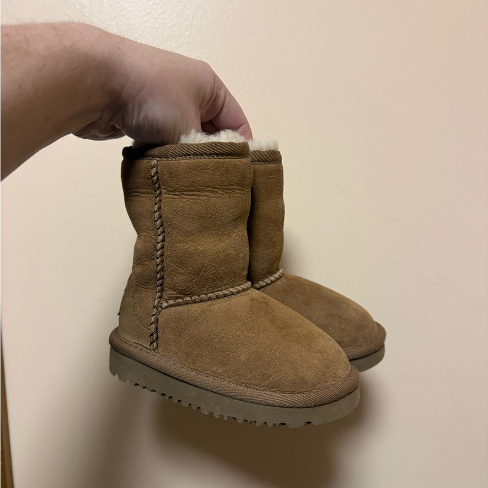 UGG Classic Boots - Chestnut Toddler 6- like NEW